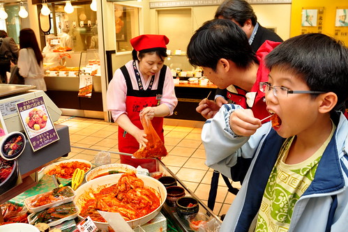 美食当前， 眼花缭乱 - take-away Kimchi for dinner tonight
