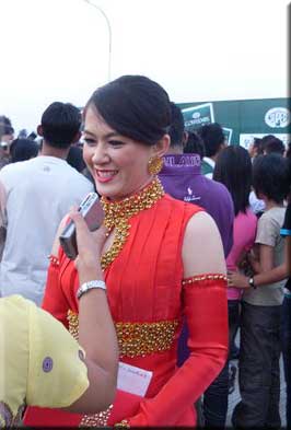 Myanmar Actress Pan Phyu at Myanmar Academy Awards Ceremony for 2008 Photo