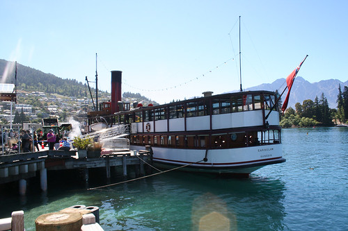 New Zealand - ferry-boat in Queenstown por Lorenzo Baldini.