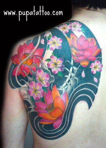  Tatuaje flores japonesas Pupa Tattoo Granada 