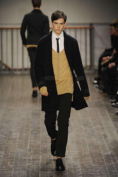 Jeremy Young2051_FW09_Milan_Alessandro Dell'Acqua(lizzylily@mh)