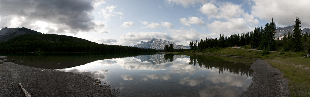 Lake Minnewanka in der nähe von Banff