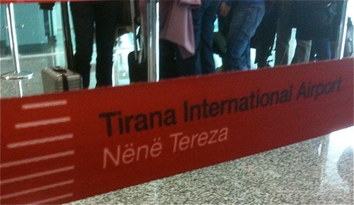 La întrare în Aeroportul "Maica Tereza" din Tirana, Albania