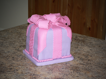 birthday gift cake fondant bow 