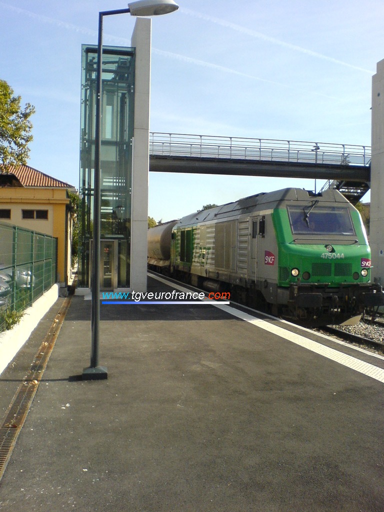 La BB 75044 en livrée FRET SNCF récemment  mutée de Longueau à Avignon