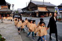 School kids, Oharai Machi, Ise