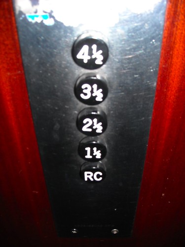 pulsantiera di ascensore alla francese
