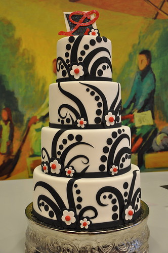 Fabulous black white wedding cake