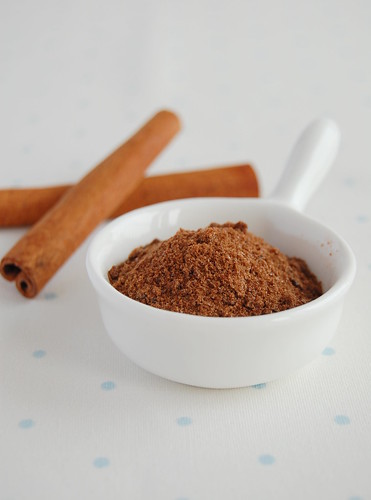 Ovaltine thins with cinnamon sugar / Barrinhas de Ovomaltine com cobertura de açúcar e canela
