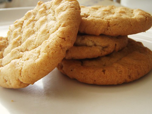 classic peanut butter cookies - 12
