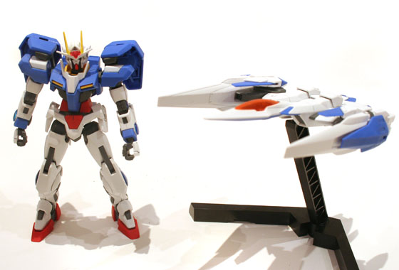 00 Gundam and 0 raiser side by side