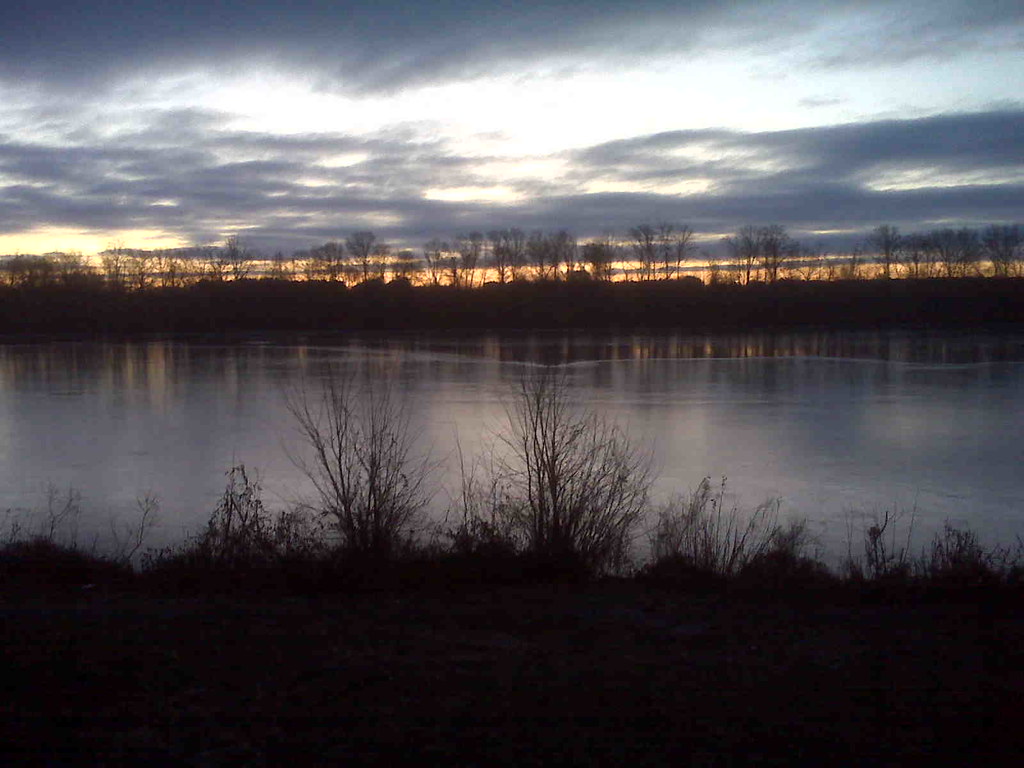 January dawn over Lake Carnegie