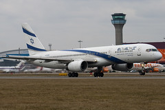 4X-EBU - 26053 - El Al Israel Airline - Boeing 757-258 - Luton - 100309 - Steven Gray - IMG_8060