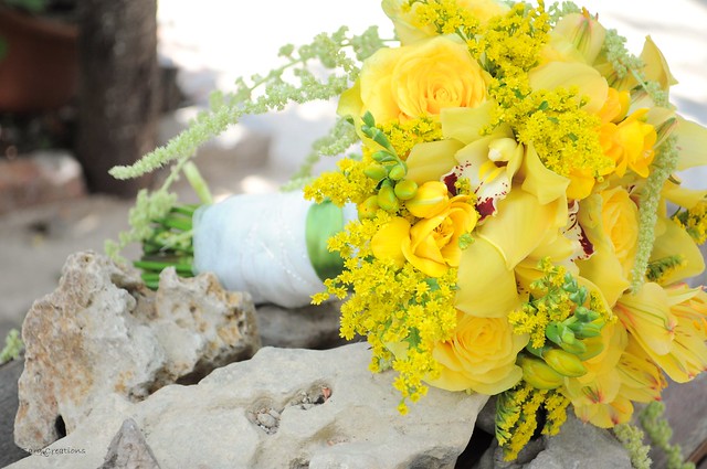yellow bride bouquet 