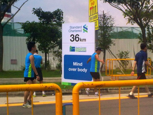 Singapore: Standard Chartered Singapore Marathon 2009 @ Song About Jen