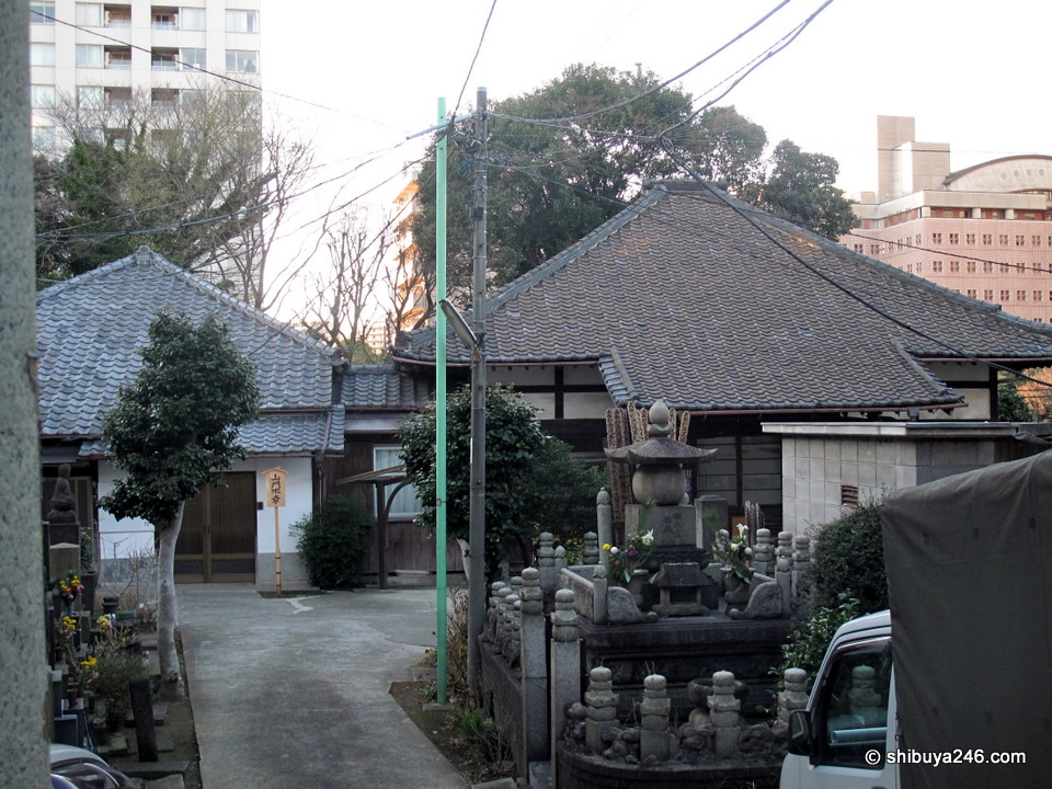 Another small temple and its house.