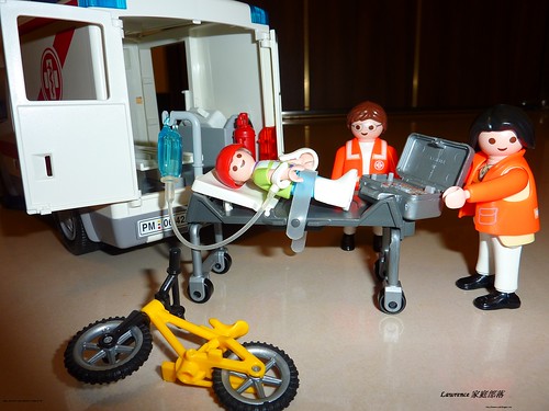 Playmobil 救護車 pic 6