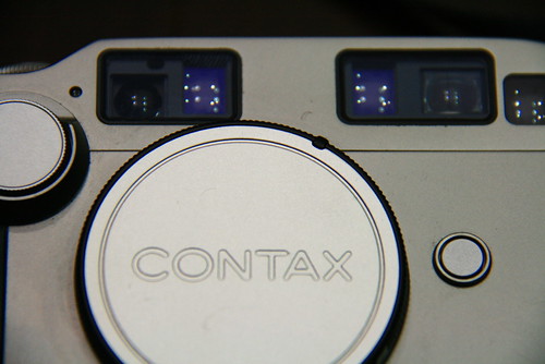 你拍攝的 Contax G2。