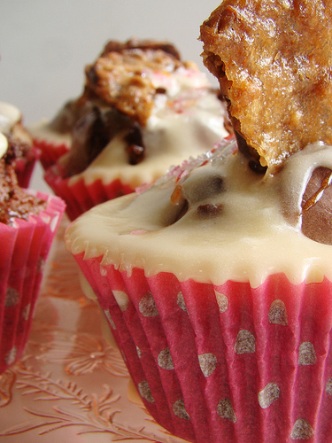 vegan-florentine-caramel-cupcakes