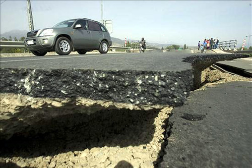 Earthquake in Chile 2010 collapsed highway