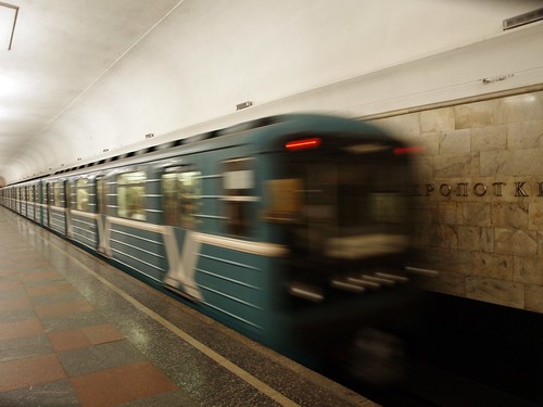 Москва (Moscow) - Kropotkinskaya metro station (Кропоткинская)
