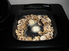 Sauteeing the 'shrooms in buttah