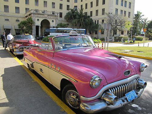 Classic taxi at Hotel Nacional