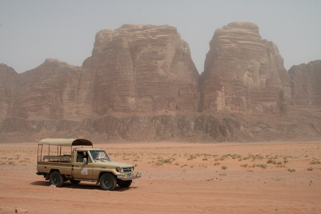 Jeep dans le désert
