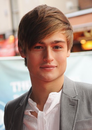 Douglas Booth0028_From Time To Time(zimbio com)