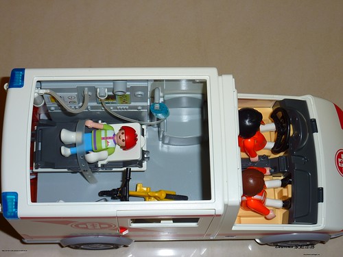 Playmobil 救護車 pic 9