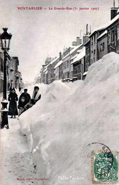 Grande Rue de Pontarlier enneigée le 31 janvier 1907