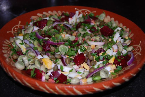 salade van tuinboontjes en bietjes
