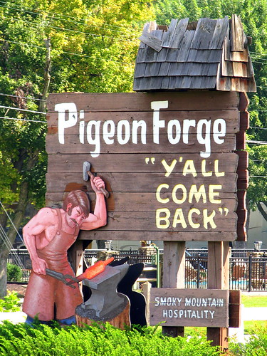 The Pigeon Forge sign