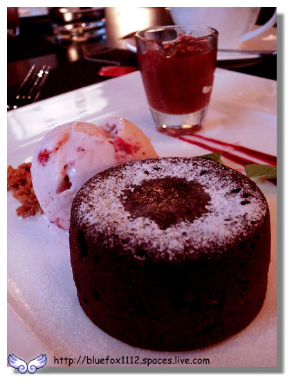 100211維多麗亞 N°168 PRIME STEAKHOUSE 24_草莓冰淇淋 & 熱巧克力蛋糕
