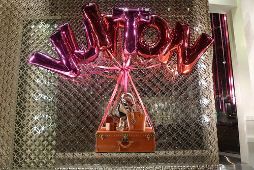 Vitrines  Louis Vuitton, Paris Champs-Elysées, mars 2010