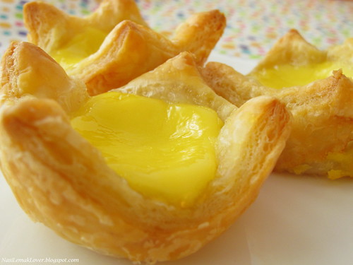 Egg tart with frozen puff pastry