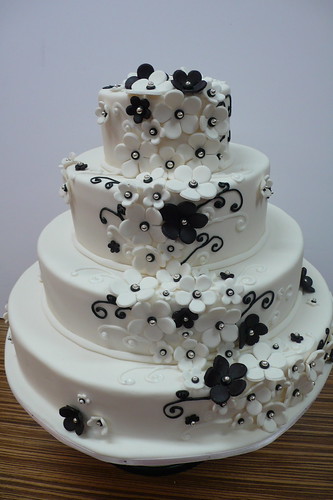 white and black flower wedding cake