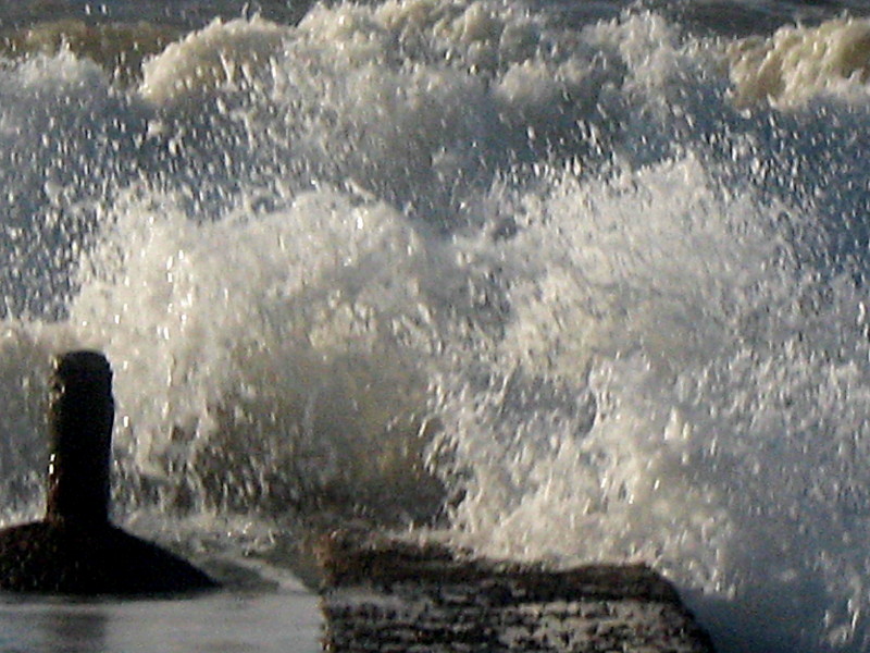 19-12-2009-angry-water5