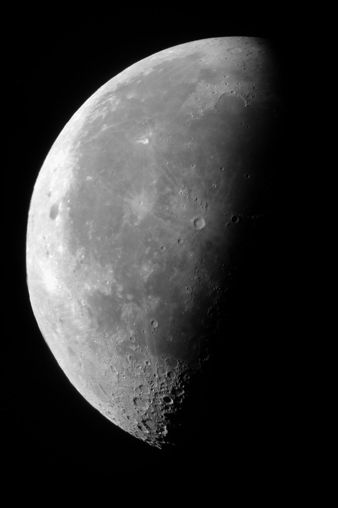 Moon, about 5:13AM EDT July 24, 2000

Images without Barlow pasted with Pixmaker Lite