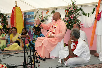 H H Krishna Das Swami -0005 por ISKCON desire tree.