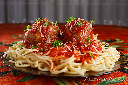 Spaghetti with homemade meatballs ©  verygreen
