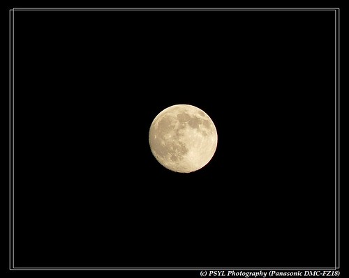 Almost full moon on 2009-11-30