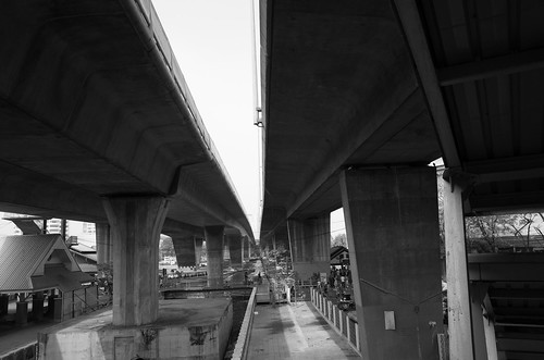 King Taksin bridge ©  Tony