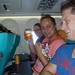 001 Kees aan het bier in het vliegtuig