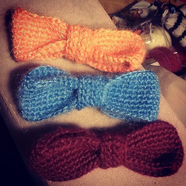 Made bow ties while watching emmys #crochet #chibibag #bowtie