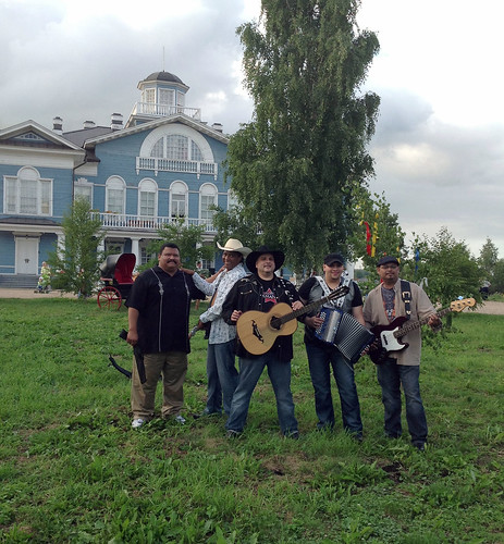 Los Texmaniacs in the Galskys' estate in Cherepovets ©  U.S. Consulate General St. Petersburg