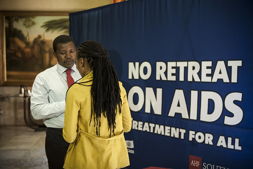 Во время визита Обамы в Африку AHF заявляет: «СПИДу не отступать!»