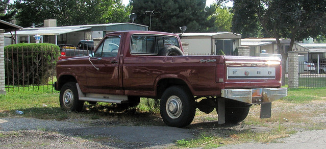 red classic ford truck vintage 1982 shiny forsale 4x4 beefy explorer pickup pickuptruck dent vehicle lariat 1980s cl dents madeinusa americanmade fourwheeldrive xlt dented heavyduty fomoco longbed f250 34ton eyellgeteven