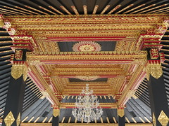 plafond du palais royal <a style="margin-left:10px; font-size:0.8em;" href="http://www.flickr.com/photos/83080376@N03/15426911085/" target="_blank">@flickr</a>