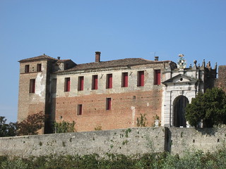 Mura esterne del Castello di San Salvatore a Susegana (TV)